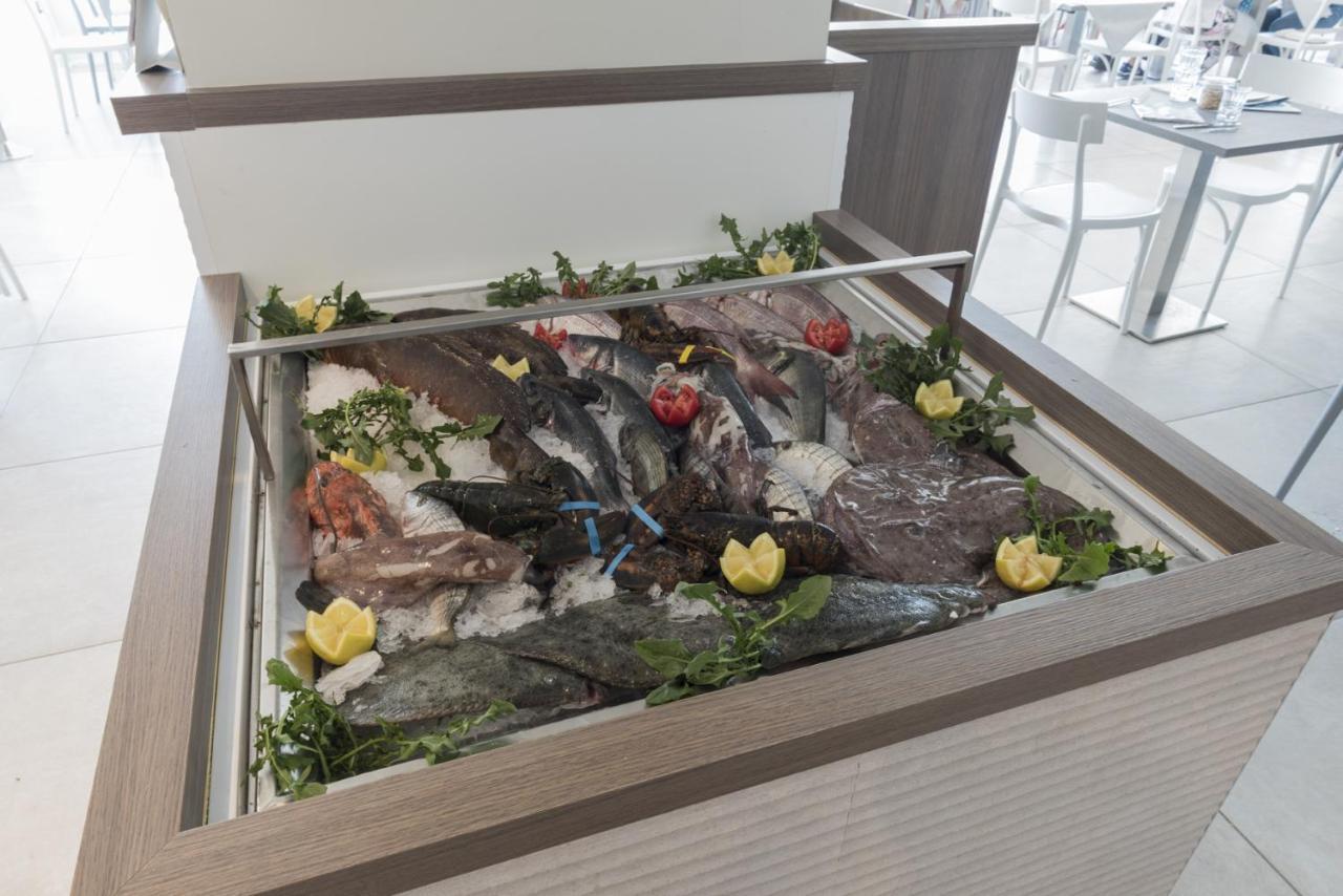Hotel Ristorante Centosedici Терачина Екстериор снимка