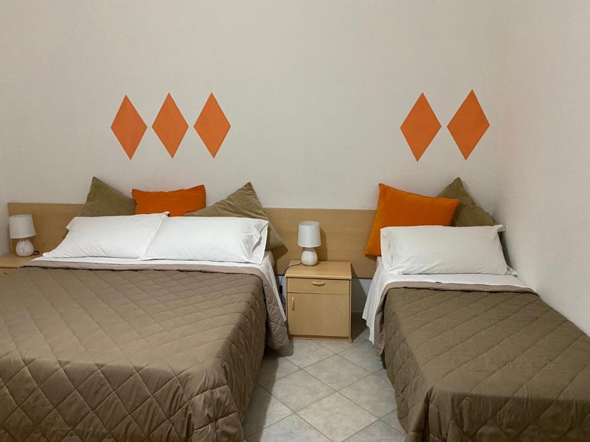 Hotel Ristorante Centosedici Терачина Екстериор снимка